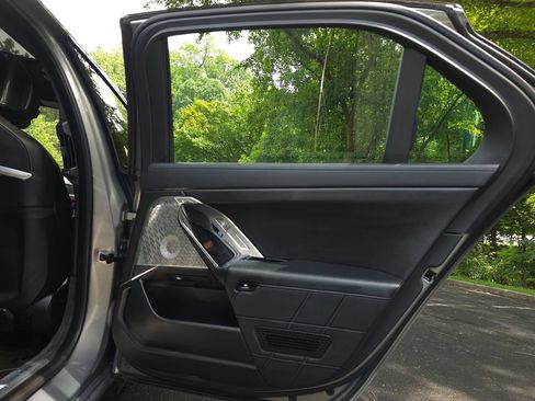Used 2023 BMW i7 xDrive60 AWD/4WD image 36