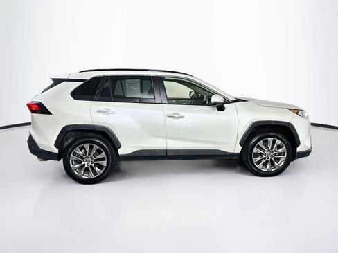 Used 2019 Toyota RAV4 Limited FWD image 10