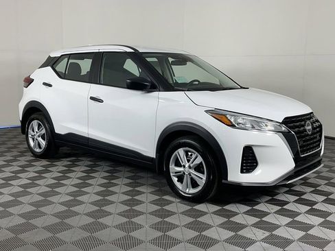 New 2025 Nissan Kicks Play S image 2