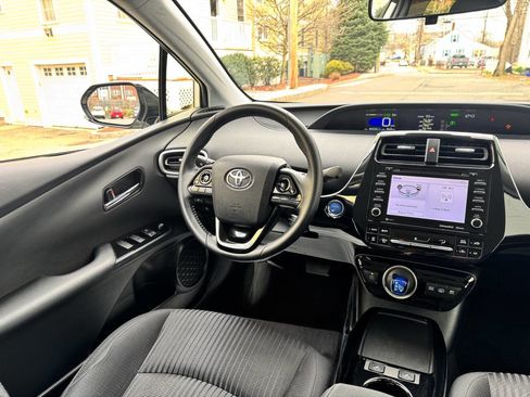 Used 2020 Toyota Prius Prime LE image 18