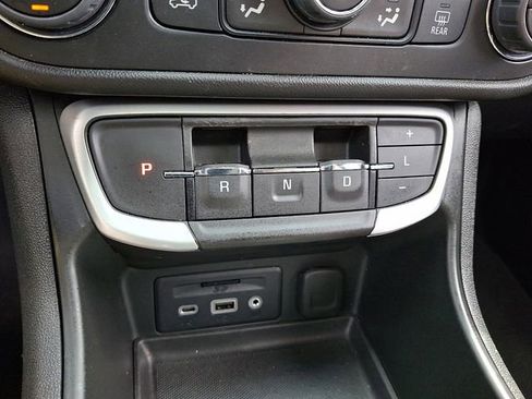 Used 2022 GMC Terrain SLT w/ Infotainment Package II AWD/4WD image 15