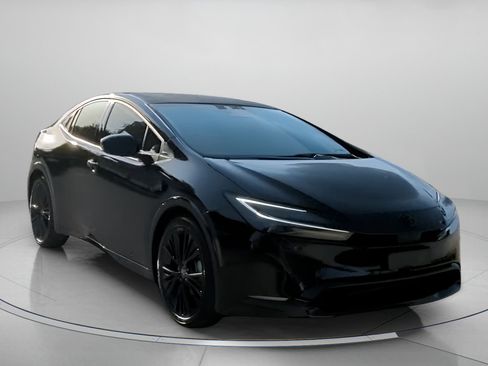 Used 2026 Toyota Prius FWD image 4