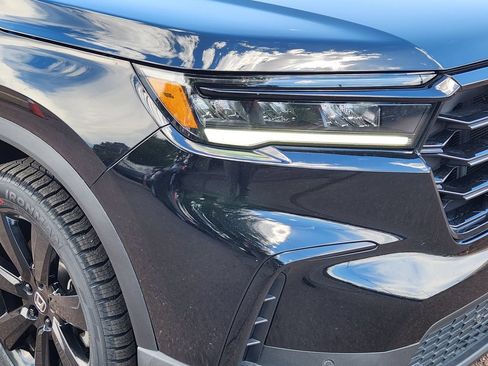 Used 2025 Honda Pilot Black Edition image 28