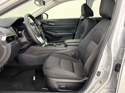 Used 2025 Nissan Altima 2.5 SV FWD image 5