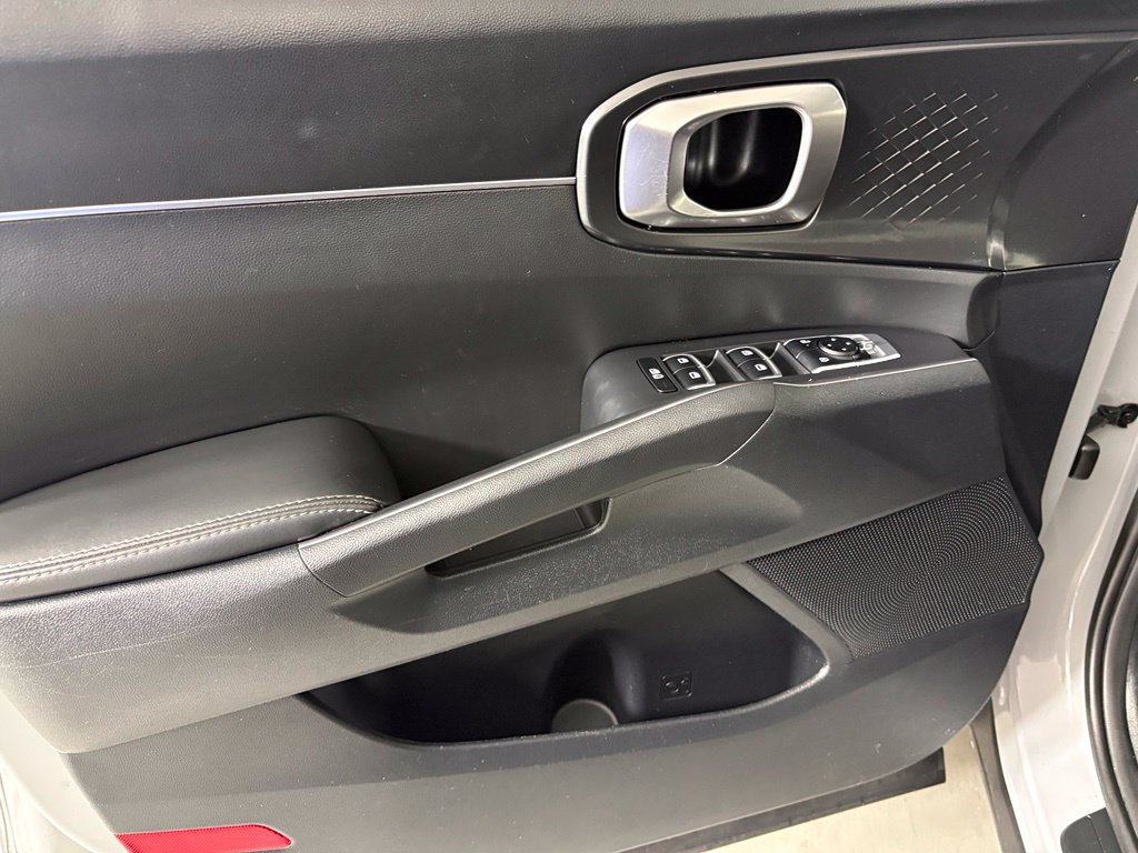 Used 2025 Kia Sorento S w/ Panoramic Sunroof Package FWD image 14