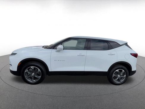 Used 2025 Chevrolet Blazer LT FWD image 9