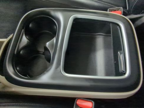 Certified 2024 Chrysler Pacifica Touring-L image 16