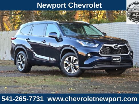 Used 2022 Toyota Highlander XLE image 1