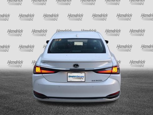 Used 2025 Lexus ES 300h w/ Premium Package FWD image 8