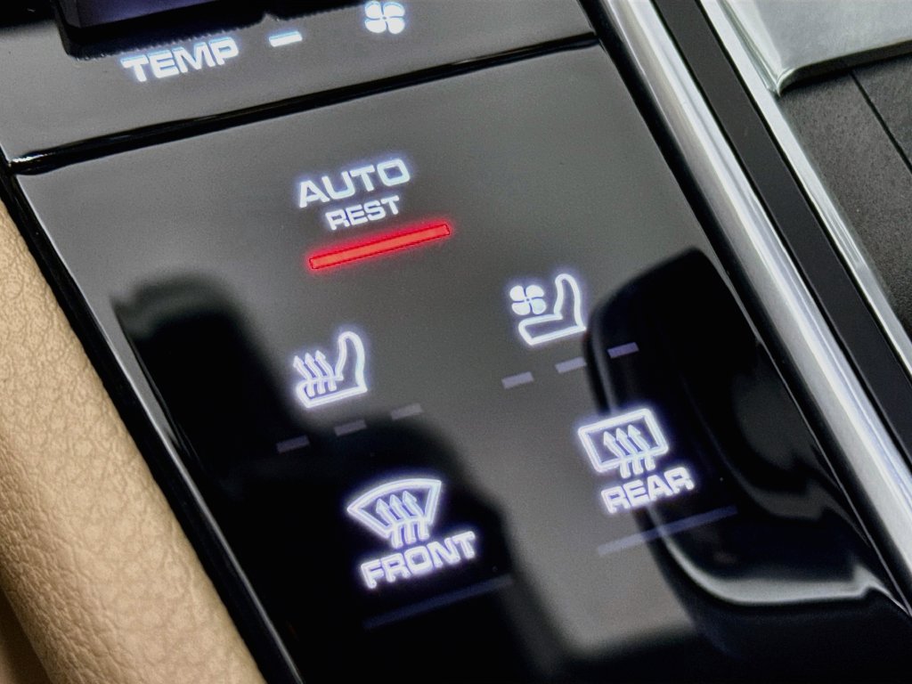 Certified 2023 Porsche Cayenne AWD/4WD image 22