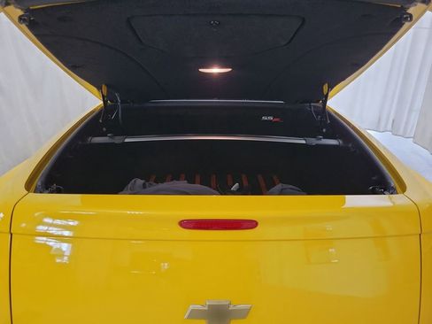 Used 2004 Chevrolet SSR w/ Preferred Equipment Group RWD image 17