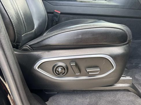 Used 2024 Jeep Wagoneer Series III AWD/4WD image 13