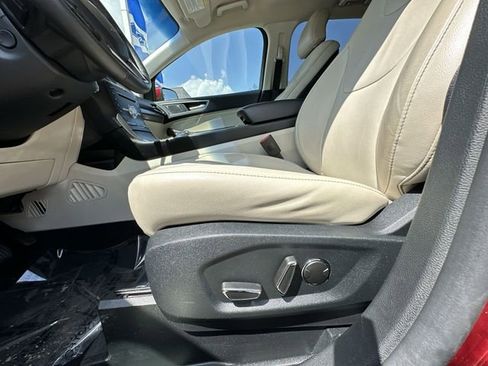 Used 2019 Ford Edge Titanium AWD/4WD image 16