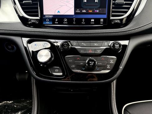 New 2026 Chrysler Pacifica Limited w/ Uconnect Theater Family Group FWD image 24