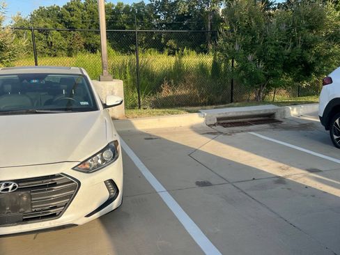 Used 2017 Hyundai Elantra Limited w/ Limited Ultimate Package 09 FWD image 3