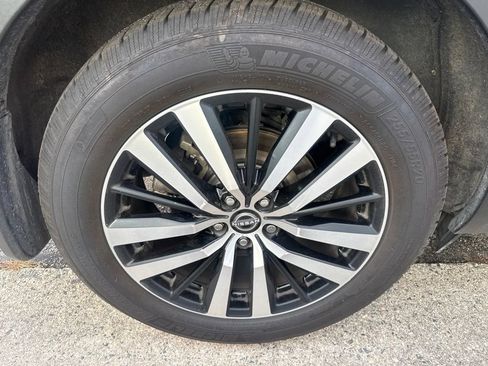 Used 2025 Nissan Pathfinder Platinum w/ Cargo Package FWD image 7
