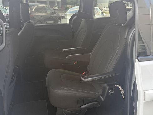 Used 2018 Chrysler Pacifica Touring Plus w/ S Appearance Package FWD image 27