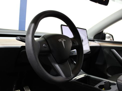 Used 2024 Tesla Model Y Performance AWD/4WD image 20