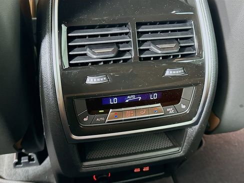 Used 2025 BMW X7 xDrive40i w/ M Sport Package image 18