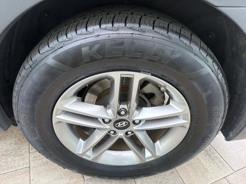 Used 2017 Hyundai Santa Fe Sport FWD image 31