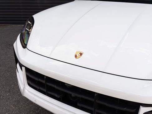 Certified 2025 Porsche Cayenne Coupe AWD/4WD image 10