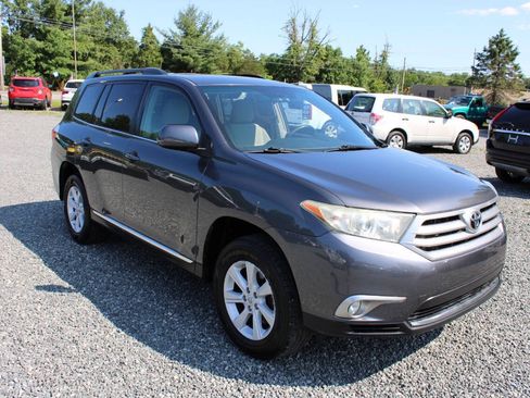 Used 2013 Toyota Highlander Plus AWD/4WD image 4