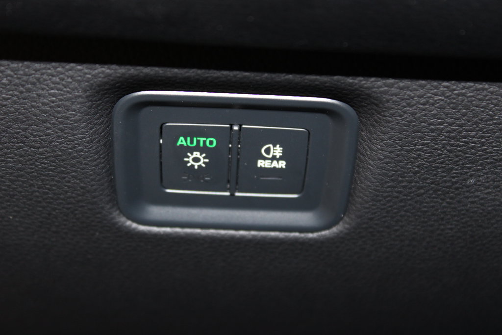 Used 2024 Porsche Cayenne AWD/4WD image 36