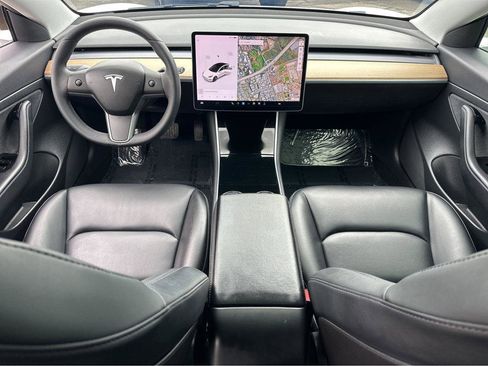 Used 2020 Tesla Model 3 Standard Range Plus image 4