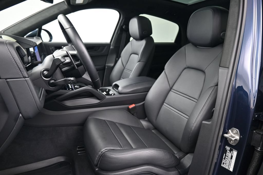 Certified 2026 Porsche Cayenne GTS AWD/4WD image 5