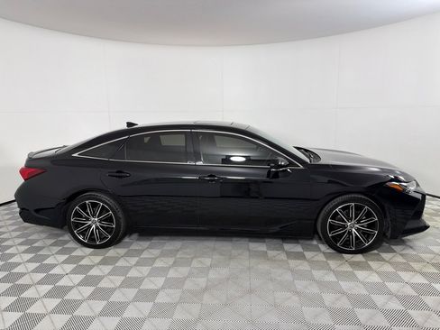 Used 2022 Toyota Avalon Touring w/ Advanced Safety Package image 4