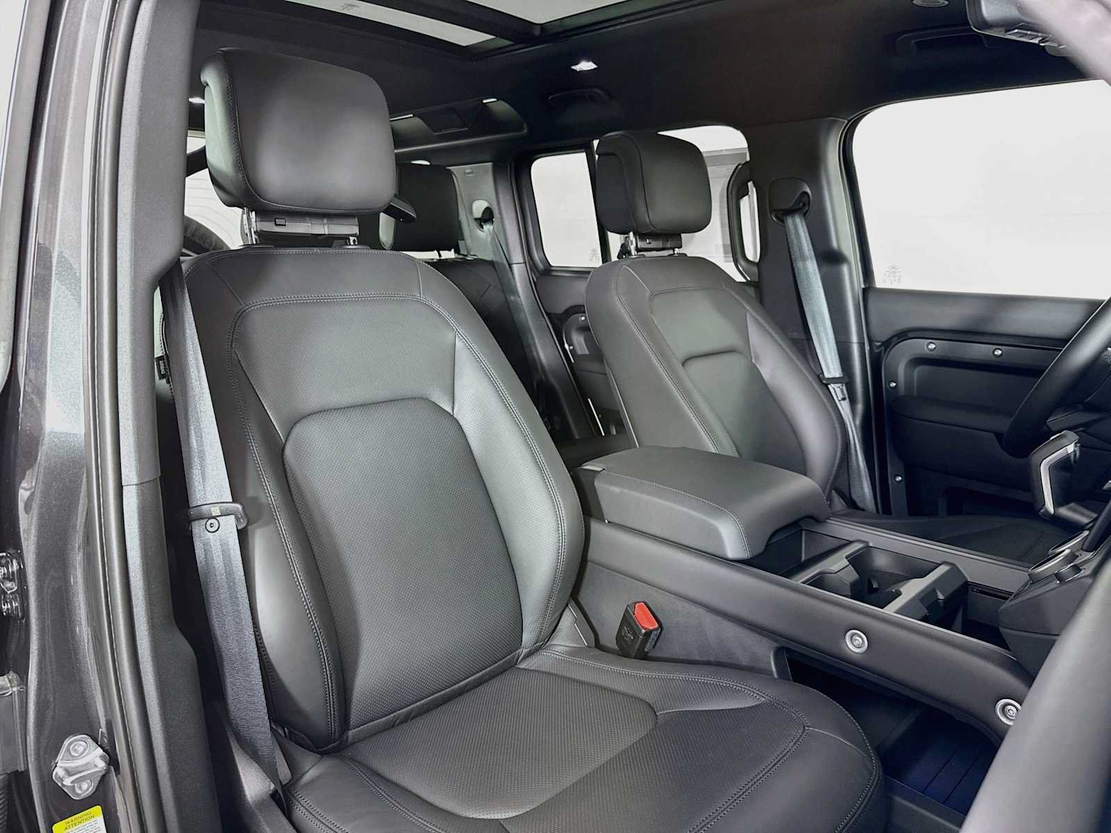New 2026 Land Rover Defender 110 X-Dynamic SE AWD/4WD image 28