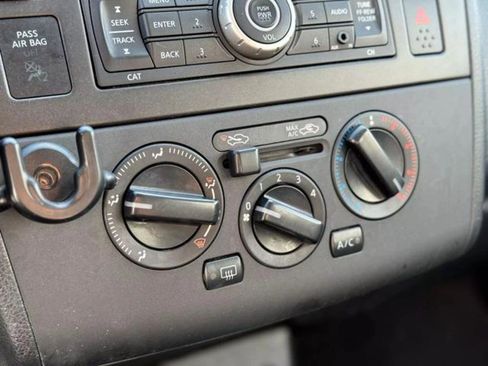 Used 2012 Nissan Versa Hatchback FWD image 28