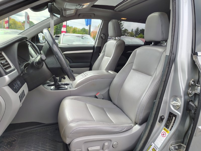Used 2018 Toyota Highlander XLE AWD/4WD image 10