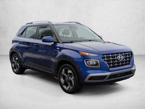 Used 2022 Hyundai Venue Limited image 3
