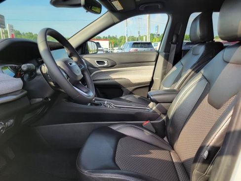 Used 2024 Jeep Compass Latitude AWD/4WD image 9