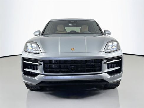 Certified 2026 Porsche Cayenne AWD/4WD image 9