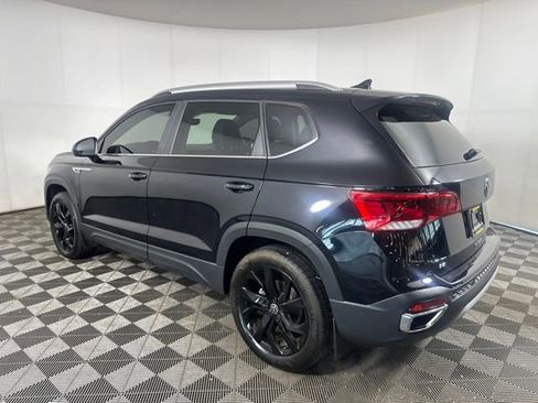 Used 2023 Volkswagen Taos SE w/ Panoramic Sunroof Package image 5