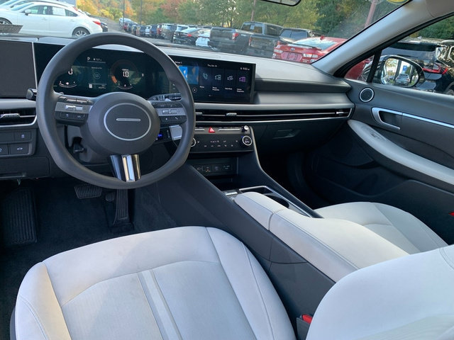Used 2025 Hyundai Sonata SEL FWD image 18