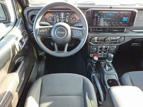 Used 2024 Jeep Wrangler Rubicon image 11
