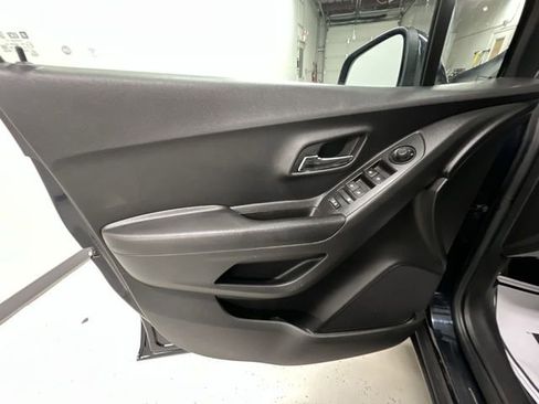 Used 2021 Chevrolet Trax LS w/ Tint and Cruise Package AWD/4WD image 19