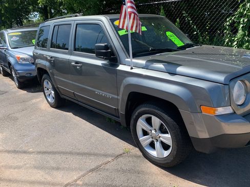 Used 2014 Jeep Patriot Latitude w/ Sun/Sound Group AWD/4WD image 2