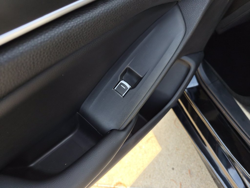 Used 2018 Honda Accord LX image 12