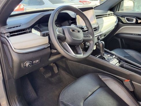 Used 2023 Jeep Compass Limited image 10