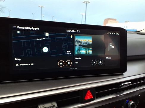 Used 2025 Kia Sorento S w/ Panoramic Sunroof Package image 21