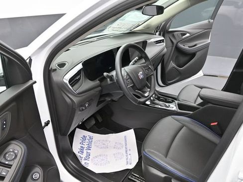 Used 2025 Buick Encore GX Sport Touring FWD image 17