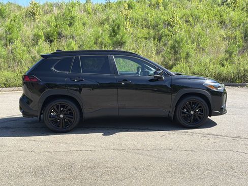 Used 2024 Toyota Corolla Cross AWD Hybrid w/ Moonroof Package image 4