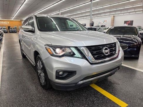 Used 2019 Nissan Pathfinder SV FWD image 4