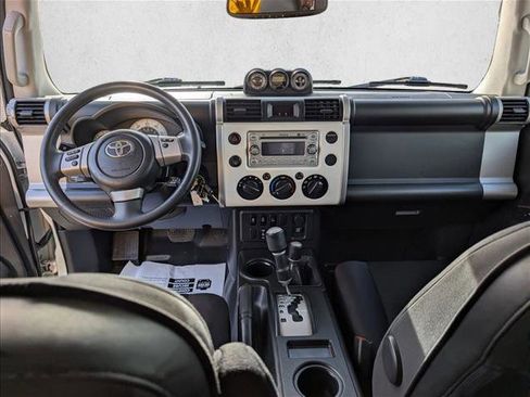 Used 2014 Toyota FJ Cruiser 4WD image 14