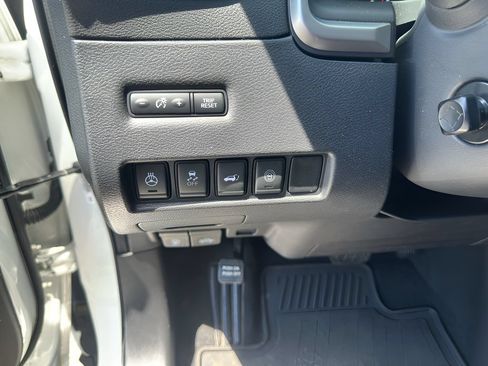 Used 2019 Nissan Murano S AWD/4WD image 15