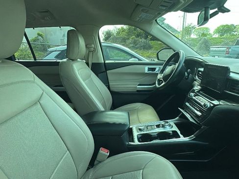 Used 2022 Ford Explorer Limited w/ Equipment Group 301A image 10
